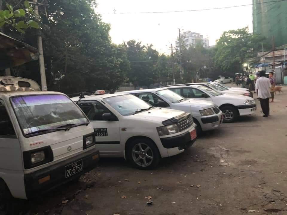 JamesPa95885605's tweet photo. Many people in Yangon woke up this morning to see their cars vandalized by security forces on patrol during night curfew.
#WhatsHappeningInMyanmar https://t.co/k9FYwUGKLV