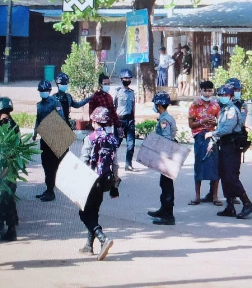 NariPhyo's tweet photo. Happening in Shwegyin; People on the street not protesters but residents riding bikes, street vendors n pedestrains were allegedly arrested by security forces this early morning on Mar 8.

STOP SIEGE
#Mar8Coup
#WhatsHappeningInMyanmar https://t.co/PxDv61k6uU