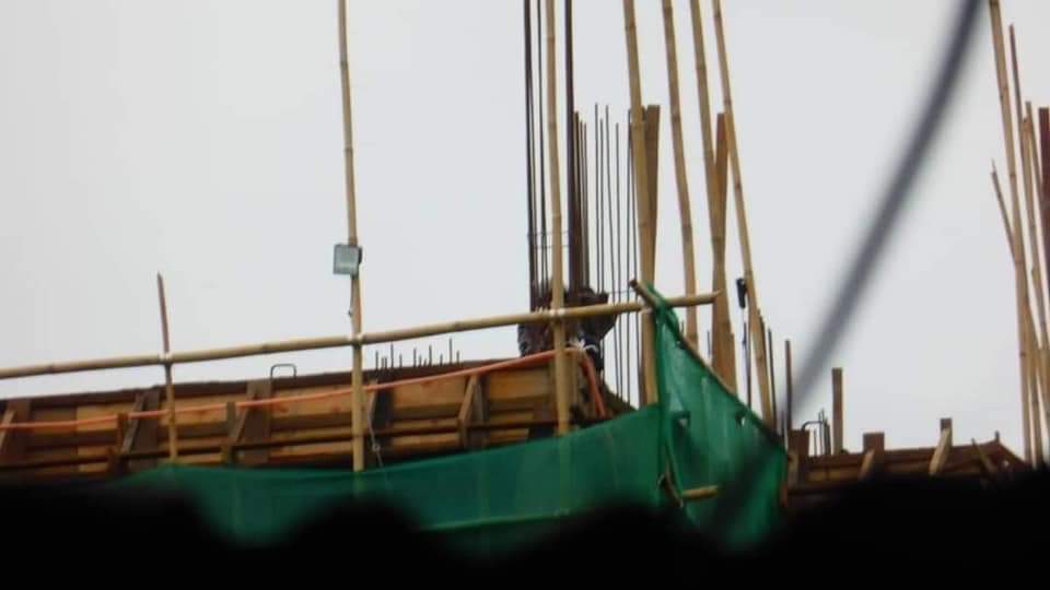 LaDoi16's tweet photo. @freya_cole 
Today at #myitkyina, #norther #myanmar, #kachinstate, 3 protestors were shot to death the burmese military #sniper hidding on the roof top of a nearby building! https://t.co/QSkcts5FVH