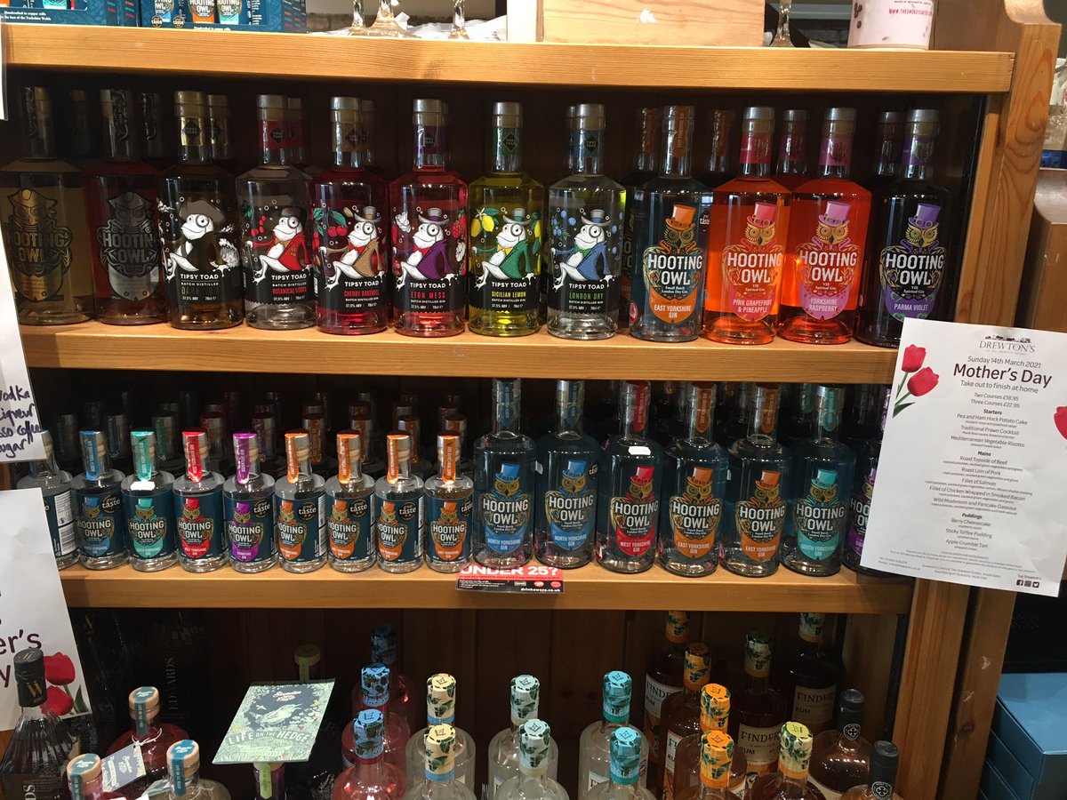 Visited <a href="/Drewtons/">Drewton's</a> yesterday, their shelves look wonderful, and free Gin Balloons to boot, who is the @tipsytoadspirits ? #yorkshire #gin