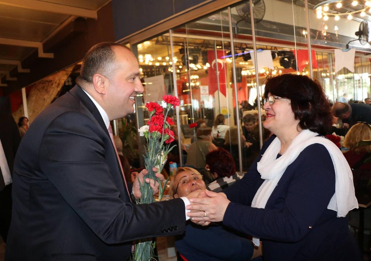 Avnikurtchp's tweet photo. Hemen hemen her gün bir köşesinde,bir kadının şiddet mağduru olduğu,yardım çığlığı attığı veya cinayete kurban gittiği,kadın olmanın dezavantajlı bir durum olduğu Türkiye’nin;kadınların eşit, özgür ve rahat yaşadığı bir ülke olması dileğiyle..8MartDünyaKadınlarGünü kutlu olsun https://t.co/0vJjJym4JQ