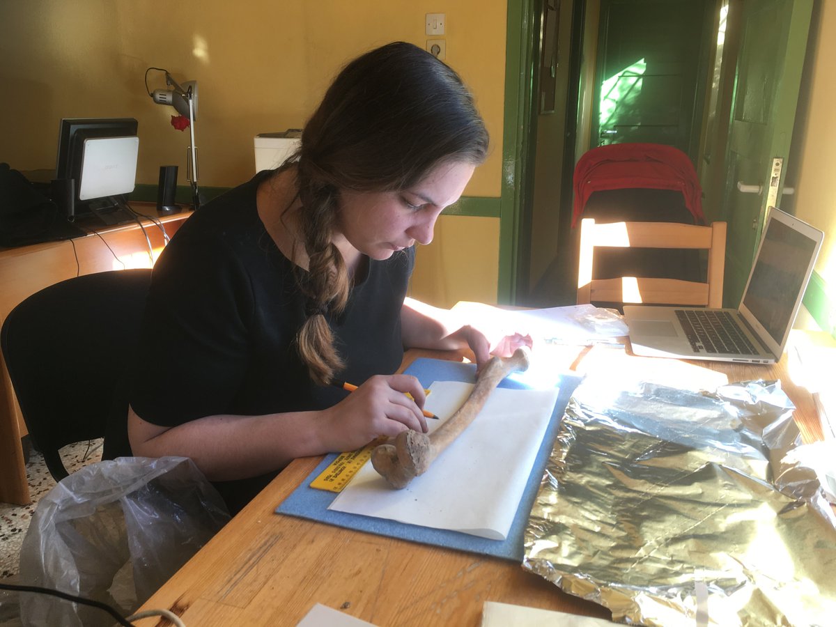 LeicesterPalaeo's tweet image. Dr Katerina Douka (@Katerina__Douka) is an archaeological scientist and principal investigator leading the #FINDER_Project based at the Max Planck Institute for the Science of Human History (@MPI_SHH) and the Research Laboratory for Archaeology and the History of Art in Oxford🦴