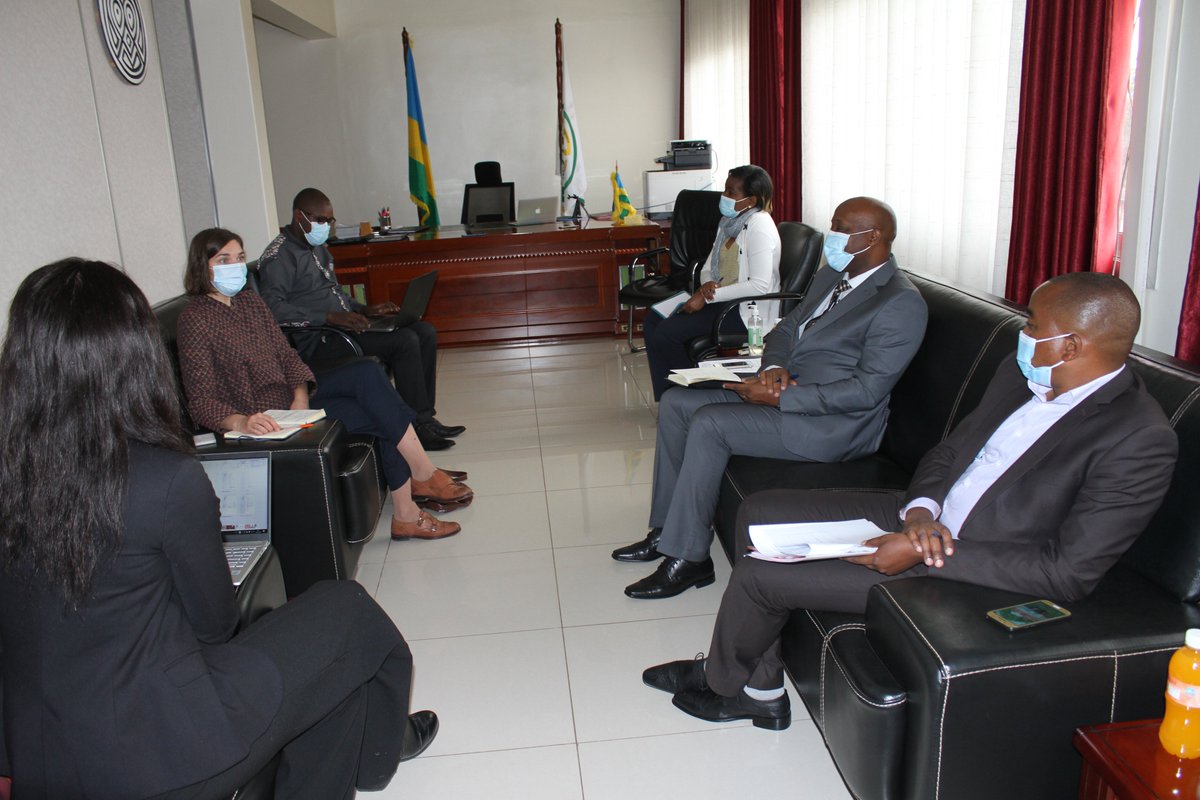 Aujourd’hui, le DG/REB, Dr. Nelson Mbarushimana a reçu la délégation de l’Ambassade de France au Rwanda pour discuter des projects en cours dans le cadre de la promotion du Français dans les écoles. <a href="/ambafrancerwa/">Ambassade de France au Rwanda 🇫🇷🇪🇺</a>