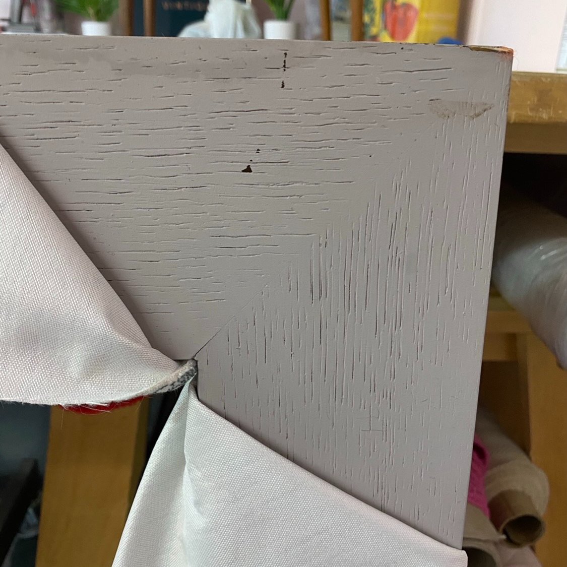 VintiqueChairs's tweet photo. Inspired by a project Iโd done on BBC Money For Nothing where I wrapped the legs of a chair with fabric, Katie asked could I โwrapโ her giant mirror. The fabric Katie selected was from the Utopia range by Art of The Loom in the Monet Monet Saisons Spring design.ย #mirrormakeover https://t.co/dzOMLfD8Sb
