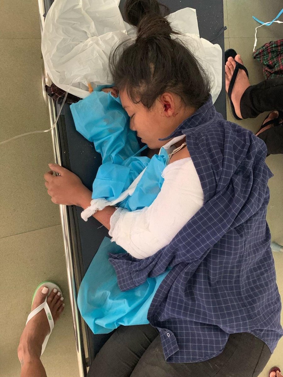 bg_rubydd's tweet photo. MANDALAY 🚨 Protesters have been smashed by military truck! Around 6 people injured and 2 people(15 years old and 22 years old) are in critical condition #WhatsHappeningInMyanmar #Mar8Coup https://t.co/PG3PDcQB8u