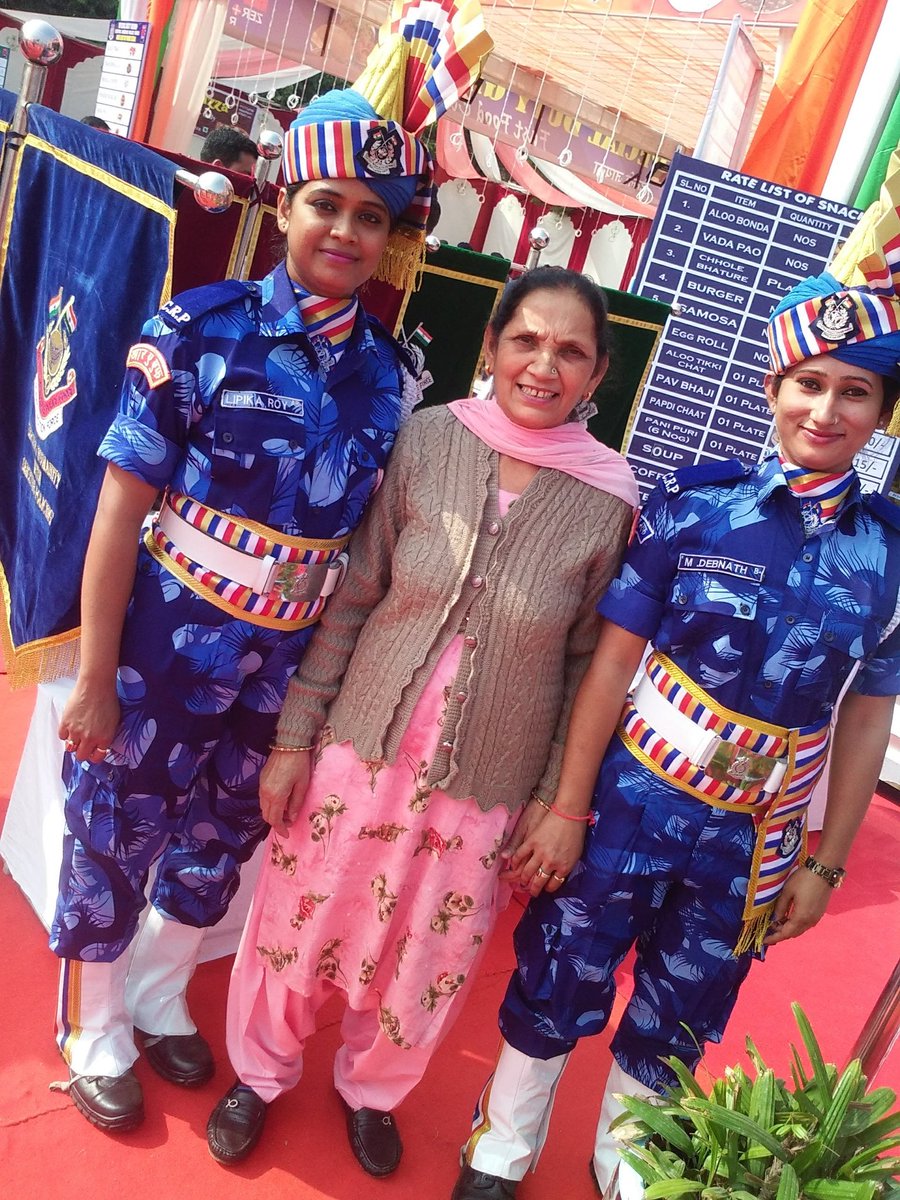 Ranbir_Crpf's tweet photo. बलवा आगजनी दंगा फसाद पर
काबू पाते रैपिड एक्शन फोर्स जवान
या नक्सलियों से टक्कर लेते कोबरा जवान
शांतिरक्षक सीआरपीएफ महिला शक्ति महान
@crpfindia 
@RAFCRPF
@CoBRASECTORHQ 
@TIGER135MBN https://t.co/cEK5G74lVe
