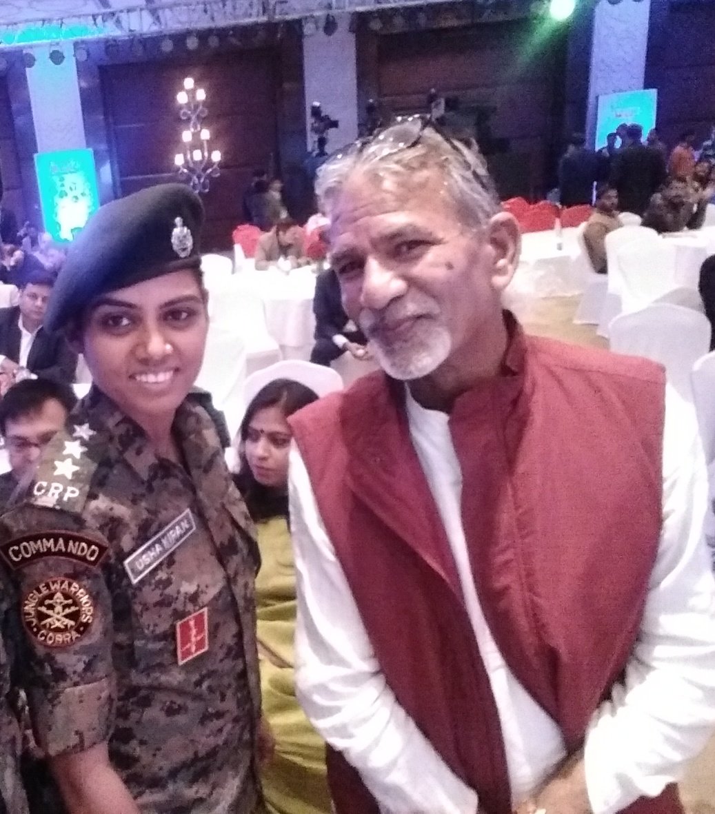 Ranbir_Crpf's tweet photo. बलवा आगजनी दंगा फसाद पर
काबू पाते रैपिड एक्शन फोर्स जवान
या नक्सलियों से टक्कर लेते कोबरा जवान
शांतिरक्षक सीआरपीएफ महिला शक्ति महान
@crpfindia 
@RAFCRPF
@CoBRASECTORHQ 
@TIGER135MBN https://t.co/cEK5G74lVe