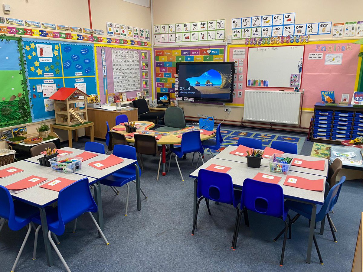 When your TA is a real life angel <a href="/Miss_FAhmed/">Fareeda</a>! So lovely to see our classroom set up and ready to go for all of 1S to return. Upset I’m not there to welcome everyone back, but I hope everyone has a fantastic day <a href="/ParklandsLeeds/">Parklands Primary</a> <a href="/chrisdysonHT/">Chris Dyson FCCT</a> ✨✏️