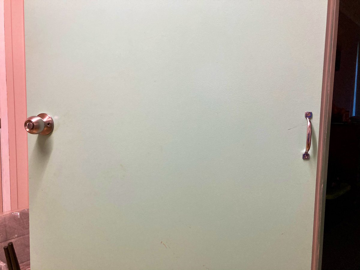 bilfulaAU's tweet photo. By no means is this my invention but today I tried it. It makes pulling a door closed in my wheelchair so much easier. #WheelchairLife #WheelchairHack https://t.co/GHfT30pmLz
