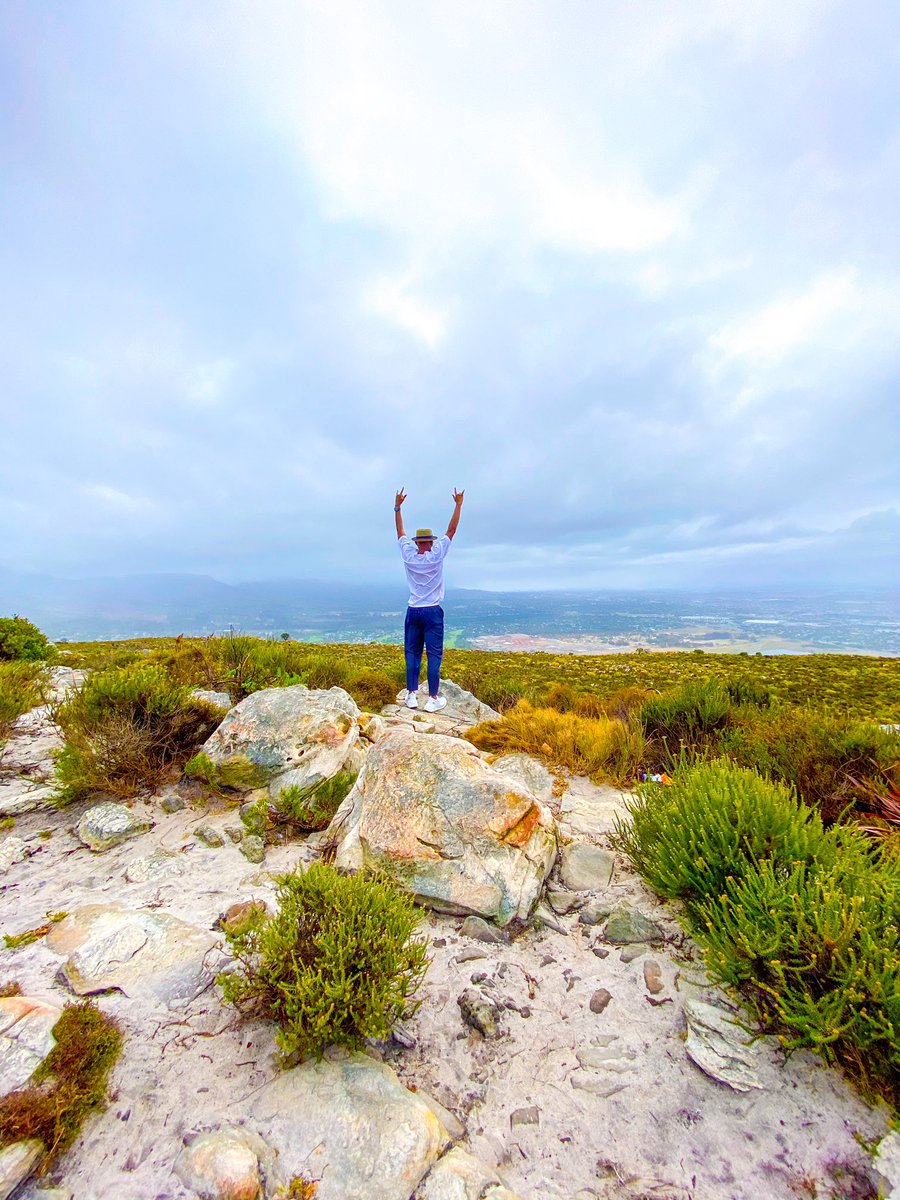 mohale_motaung's tweet photo. Dear Mohale: 

In all the chaos of the world and all the mundane stuff you have to deal with, don’t ever forget to dream. 

Love, Mohale. 🤍 https://t.co/hrzImitg09