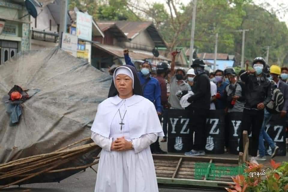 BjyxFan's tweet photo. Though Sister Ann Rose Nu Tawng requested the Military Terrorists not to kill, not to use excessive force, they killed 2 people and wounded many.
You are very brave Sister though the Terrorists do not deserve your bravery and kindness and love.
#Mar8Coup
#WhatsHappeningInMyanmar https://t.co/YqLA8AFiS8