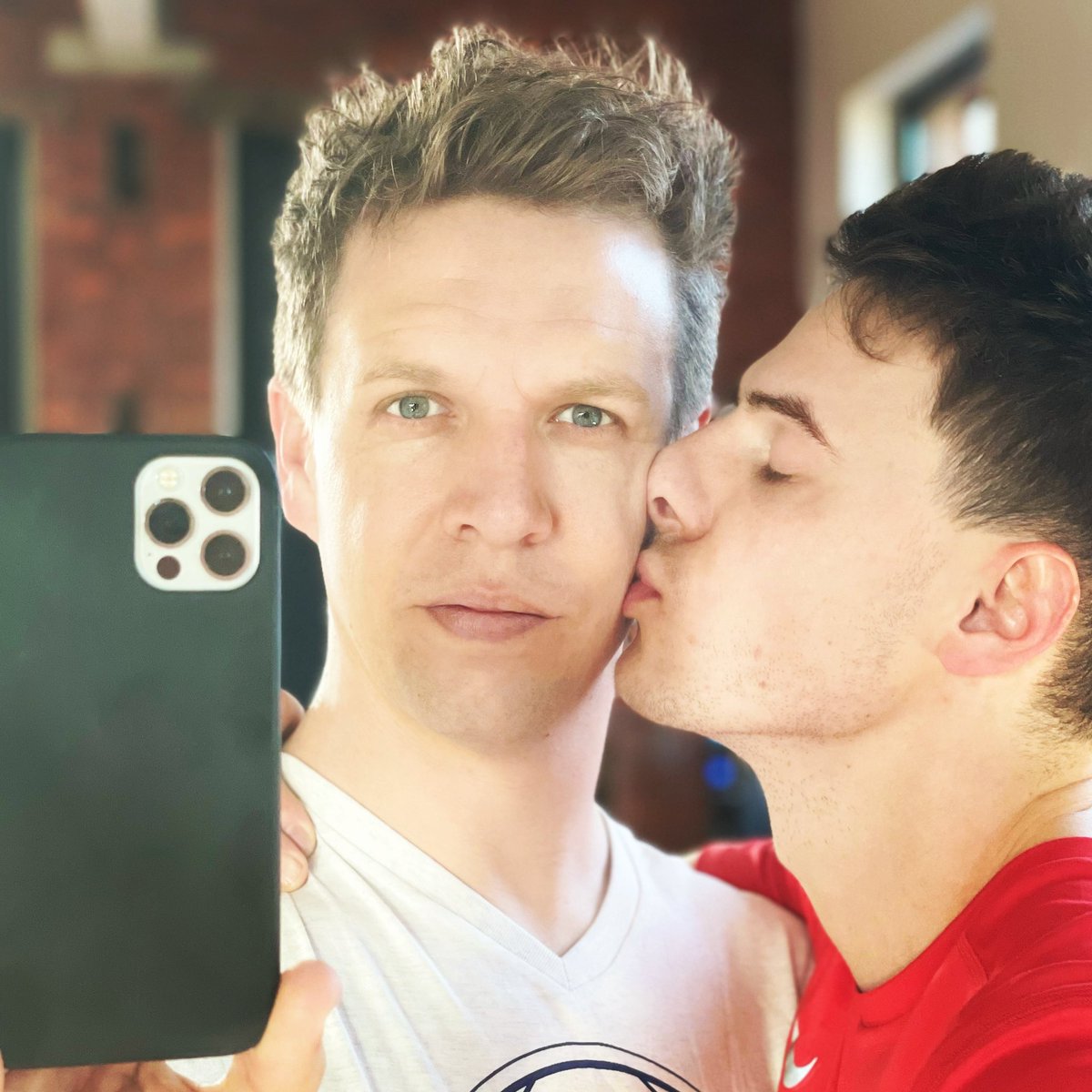 JA, wij houden van elkaar.
JA, wij zijn twee mannen.
JA, dat is mooi.
JA, dat is liefde.
JA, dat is normaal... 
JA! 
David 🖤 #letloverule