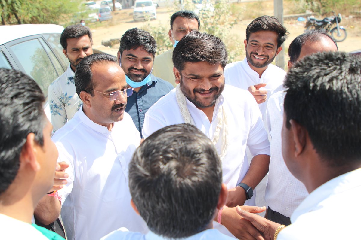 HardikPatel_'s tweet photo. आज साबरकाँठा ज़िले की ईडर विधानसभा के दौरे पर कांग्रेस पार्टी के वरिष्ठ नेता एवं कार्यकर्ताओं से ��िला। https://t.co/paYb3pPtw8