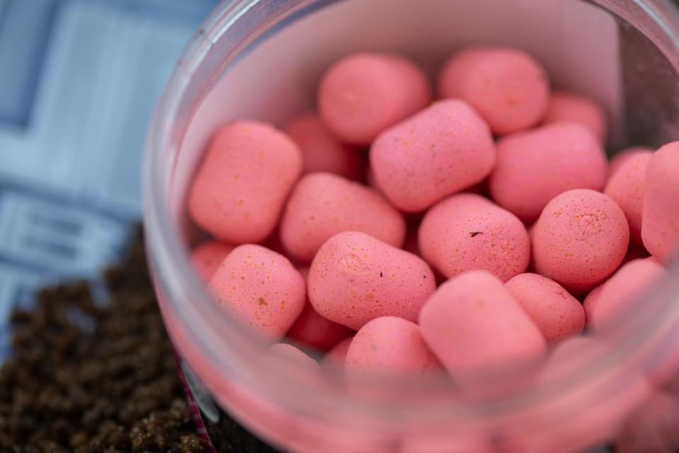 Thorney Syndicate bailiff Ashley Maclean banked this immaculate common recently. Caught at first light on a solid PVA bag of Spod&amp;PVA Pellet Mix along with a Fruity Squid Barrel Wafter hookbait cast to showing fish!

#MainlineBaits