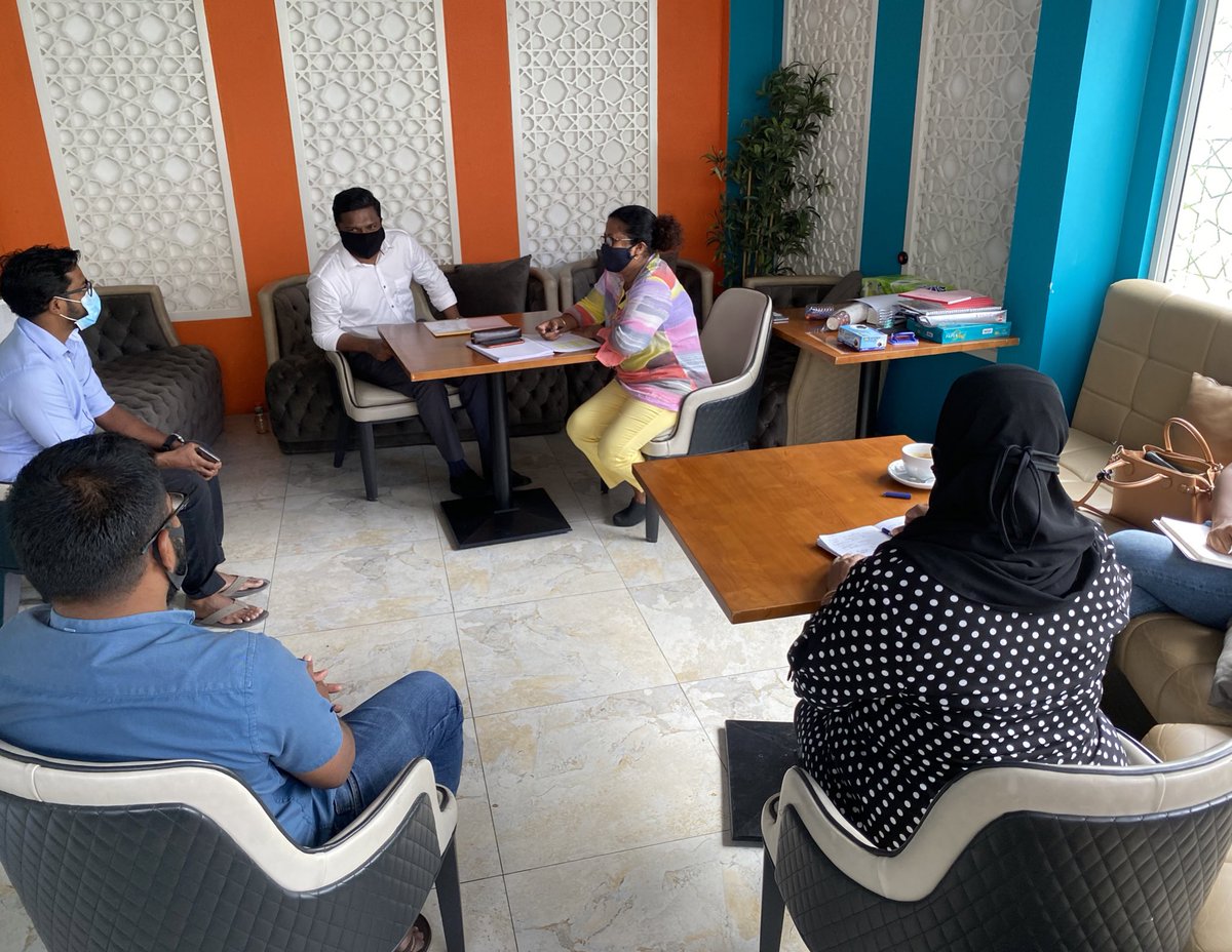 Simwarr's tweet photo. ރިޝްފާއަކީ އިސްލާހީ މަަސައްކަތުގައު މެދު ކެނޑުމެއްނެތި މަސައްކަތް ކުރެއްވި ހީވާޤި ޒުވާނެއް، ހެންވޭރު ރައްޔިތުން ގެ އިތުބާއި ލޯބި ލިބިފައިވާ ޒުވާނެއް. 
@rishyyAhmed 
#ރަށްވެހިފަތިސް 
#ލާމަރުކަޒީރާއްޖެ https://t.co/5wdFswm7XF