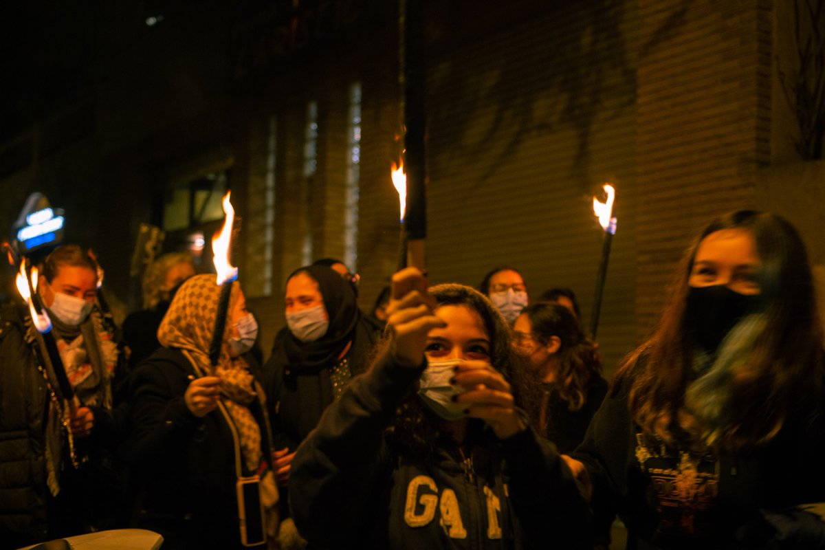ateneuestrella's tweet photo. 1a Marxa Nocturna no mixta a Vilassar 

Estem vivint moments de lluita i revolta als carrers com no havíem vist en molts anys, s’estan donant per tot arreu esclats de ràbia i malestar però també mostres de solidaritat i espais on la gent s’està organitzant per canviar les coses. https://t.co/46uETDNZvm