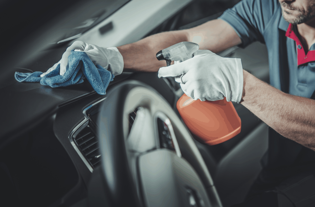 Todos nuestros vehículos son desinfectados continuamente para garantizarte un servicio seguro 👌🏻. Tu seguridad, es nuestra tranquilidad. 
Viajar con #PideTaxi es viajar seguro
#Valencia