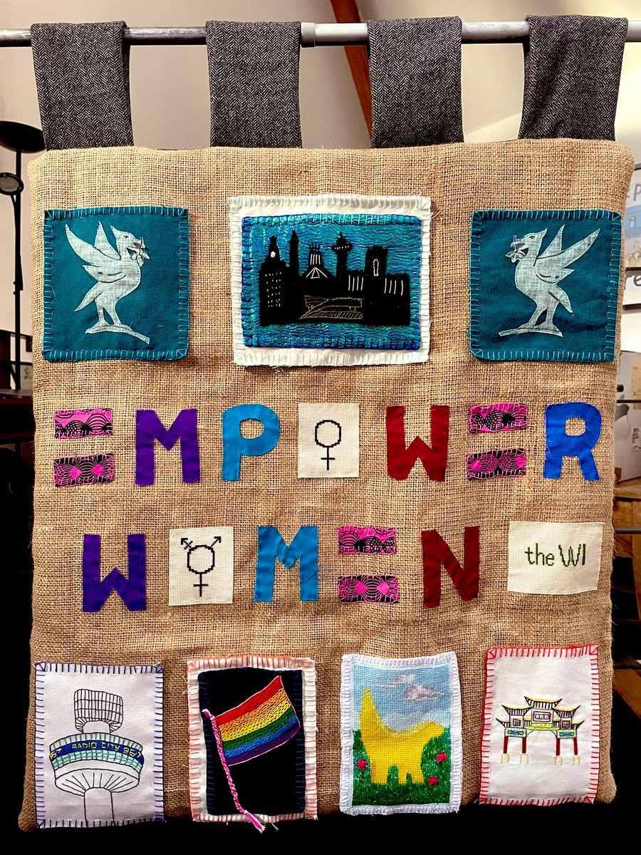 LpoolWI's tweet photo. Happy International Women’s Day from the Liverbirds 💜 we #ChooseToChallenge #ChooseToChallenge2021 @WomensInstitute @liznicholls44 https://t.co/BCrAUv1Nvh