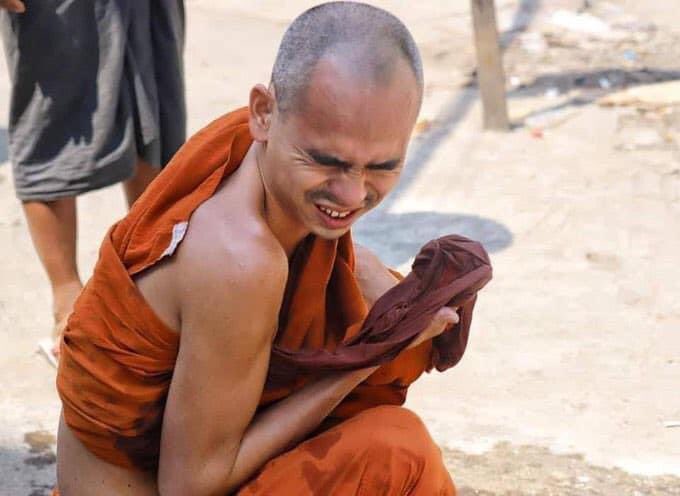 MayinEdin's tweet photo. In Thamine (Yangon), terrorists threw tear-gas into the monastery and monks suffered from it. Also in Bagan, they even shoot the Buddha statue. Terrorists don't care about anything now.

Stop Inhuman Acts &amp; STOP SIEGE ..

#WhatsHappeningInMyanmar  #Mar8Coup https://t.co/116qRmpfa9