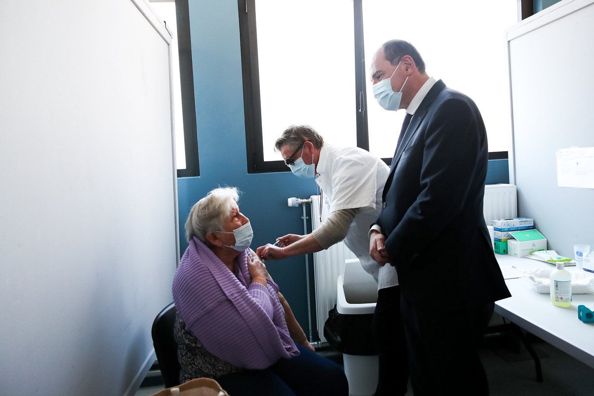#COVID19 I Le Maire, <a href="/fredericpetitta/">Frédéric Petitta</a> et Nadia Carcasset ont accueilli ce week-end le Premier Ministre, <a href="/JeanCASTEX/">Jean Castex</a>, <a href="/olivierveran/">Olivier Véran</a> et <a href="/AdeMontchalin/">Amélie de Montchalin</a> au centre de vaccination de Ste Gen. L’occasion de démontrer l’engagement de la ville dans le dispositif national de vaccination
