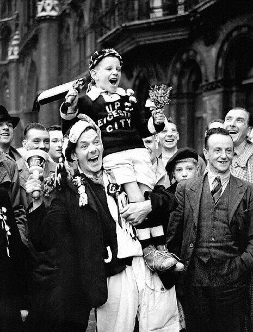 FA Cup Final 30th April 1949
Leicester City vs. Wolves 

A great photo of Leicester City fans in London ahead of the cup final vs. Wolverhampton Wanderers.

Does anyone recognise the young lad? 

#LCFC #Leicester #FACupFinal

<a href="/FootballArchive/">A Football Archive*</a> <a href="/LCFCprogs/">Leicester City programmes</a> <a href="/FoxesofLCFC/">Foxes of Leicester</a>