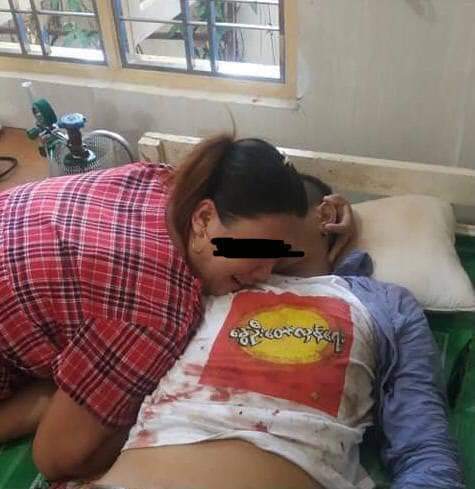 Byun_Khant's tweet photo. tw // death
Please attention on Pyarpon!!
About 5 protesters were injured by gunshots (real bullets) in Pyapon, Ayeyarwaddy Region.A protestor (Ko Thiha Oo) passed away due to the injury.
STOP SIEGE
#WhatsHappeningInMyanmar
#Mar8Coup https://t.co/d8Q0arY6wm https://t.co/f8M607UJKQ