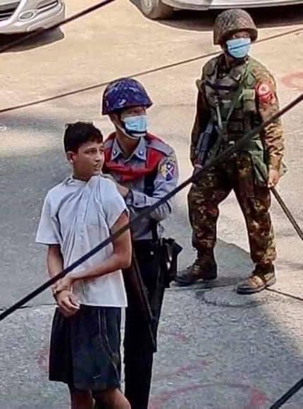maytoekhine's tweet photo. Terrorists raided a local tea shop in Yay Kyaw destroying everything inside. They tried to arrest the kids inside but the owner begged them to take him instead. #WhatsHappeninglnMyanmar #HearTheVoiceOfMyanmar #Mar8 https://t.co/uPSDQvkeFo