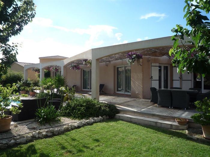 SejoursProvence's tweet photo. #location #vacances #maison #provence #louer #villa #gîte #piscine #alpilles #soleil #france #southoffrance #sud #agence #locale #maussane #paradou #mouries #stremy #fontvieille https://t.co/vx0THyIHjV