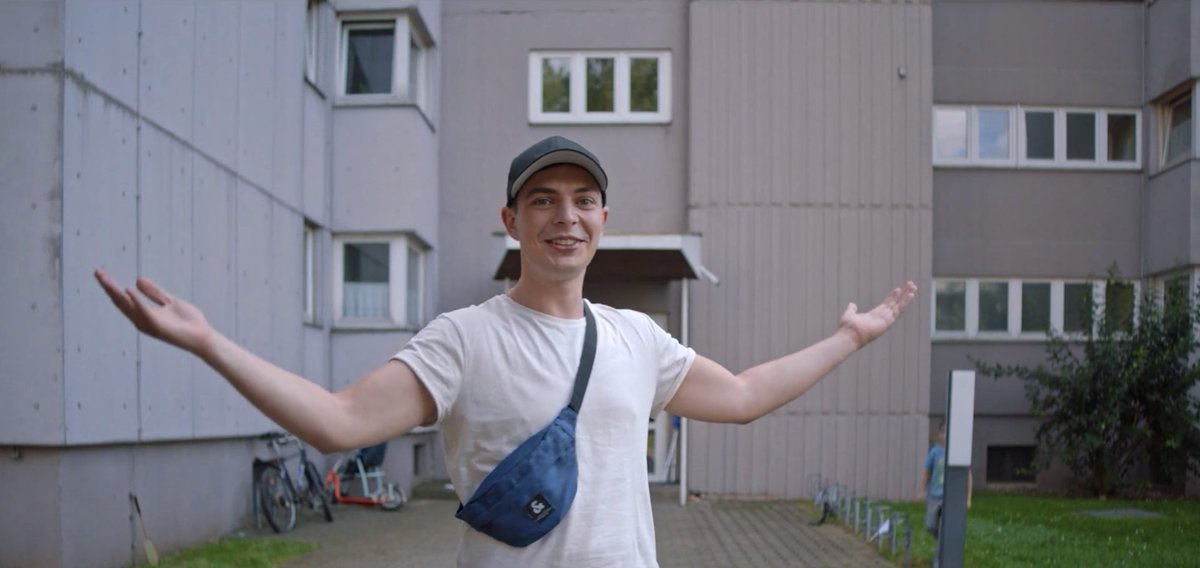 La séance scolaire de @Clermont_Court  en ligne sur @Brefcinema du 8 au 14/03, en accès libre bit.ly/3rngTpQ

A marche forcée disponible sur <a href="/courtcircuit/">Court-circuit</a> bit.ly/3rqWgcr

 #maseltovcocktail <a href="/arkadij_khaet/">arkadij khaet</a> <a href="/RoneOfficial/">Rone</a> <a href="/bastien_dubois/">bastien dubois</a>