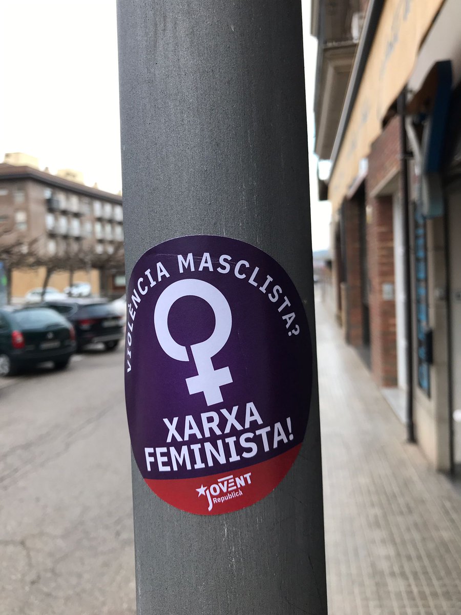 JoventBalaguer's tweet photo. 💥El #8M i cada dia, sortim als carrers per evidenciar i atacar el patriarcat i el capitalisme.

Dos sistemes que ens oprimeixen i generen desigualtats que només beneficien a una elit.

🔄Feminisme per canviar-ho tot, perquè vam fer història i farem història!

📍Balaguer | Ponts https://t.co/4INK1HERZS