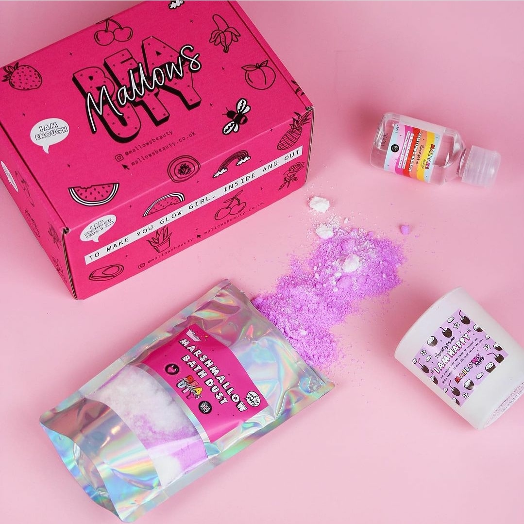LoveSubUK's tweet photo. Another amazing new subscription box just became available! 

Not only are the beauty products amazing, there is a super inspirational lady behind the brand. Laura created @mallowsbeauty to show a real perception of the beauty industry. 

#beutybox #subboxaddict #subscriptionbox https://t.co/OIUyzkqcqH