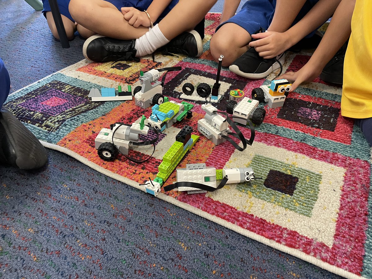 Stage 1 students using collaboration and creativity to create insects using Lego WeDo Education! <a href="/CanleyHeightsPS/">Canley Heights PS</a> <a href="/stem_T4L/">stem.T4L</a>