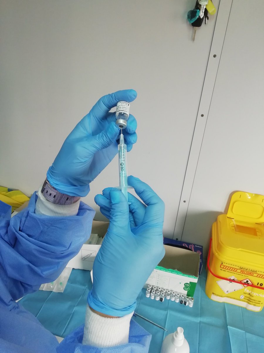 PCivilElEjido's tweet photo. Comenzamos semana igual que la finalizamos,  nuevas vacunaciones Autocovid-19. Organizando vehículos en la espera de los 15 minutos de protocolo. @AndaluciaJunta @dponiente @PPELEJIDO @AS_HPoniente @RadioEjido https://t.co/P67e8XLrhd