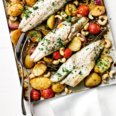 AbsoluteFitNE's tweet image. Monday meal inspiration; we should all be eating more white fish. High in protein &amp;amp; essential oils while low in fat. My favourite is seabass baked with roasted Mediterranean vegetables &amp;amp; a few new potatoes. The bonus is you can pop it all in one tray so less washing up! Yum!
