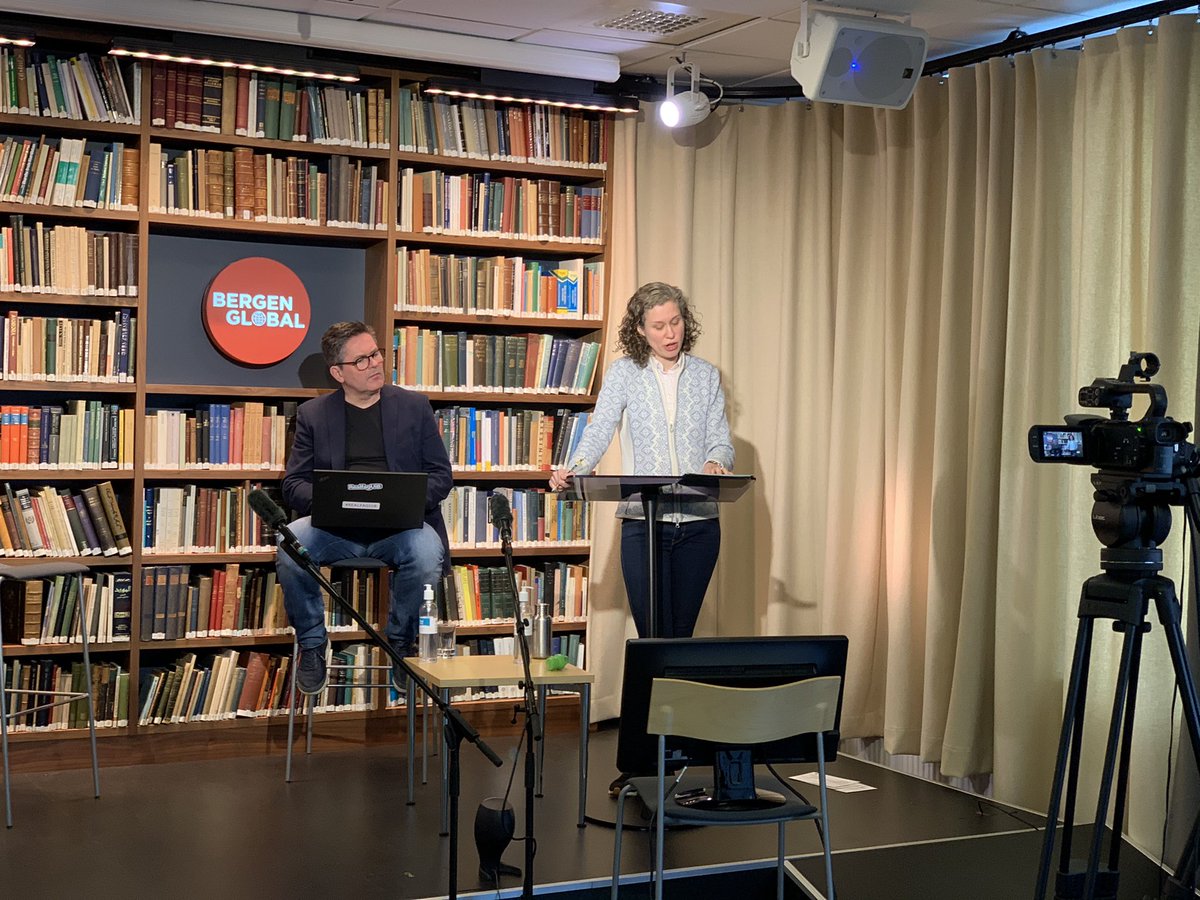 UiB_Rotevatn's tweet photo. Rektordebatt om likestilling og kjønnsbalanse i full gang 🔥💥@GlobalBergen @UiBmatnat @UiB @OddrunSamdal @margarethhagen_ @PHeggernes @NKvamsto @DorothyDankel https://t.co/sCx1mJmPAo