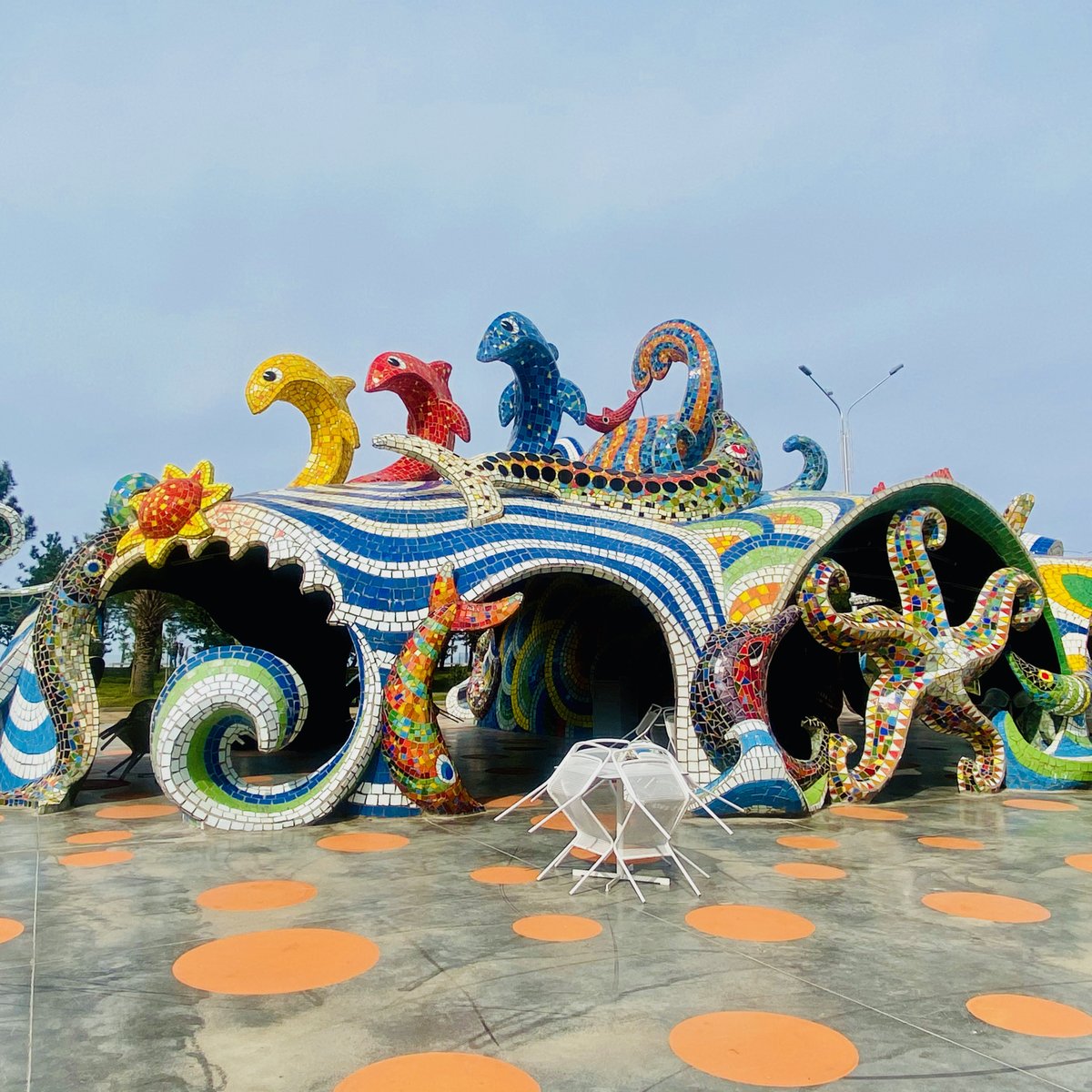 #HopOnMyDay #Batumi in #Georgia is a renowned resort on the Black Sea. The Fantasy cafe was built in 1975 during Soviet times. It turned into a popular meeting place for the residents of the city. #traveltribe #travel #voyage #travelblogger #travelcommunity #travelphotography