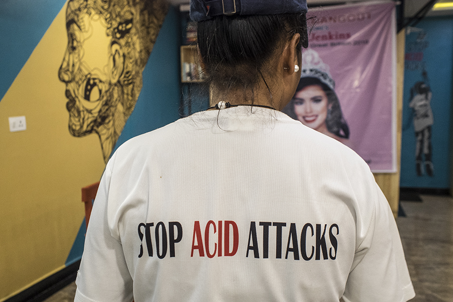 Cafeteria Shoroes Hangout, Agra, Índia (2019) © Teresa Fargas 
Els atacs amb àcid causen estralls en la vida de milers de dones joves que rebutgen propostes de matrimoni o insinuacions sexuals. Això no passa només a l’Índia, sinó també a Europa i a Espanya. #8M2021 #8Marzo2021