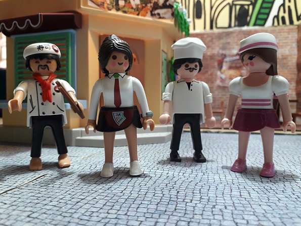 CodexFormacio's tweet image. Any 2021: porto setmanes repensant i creant nous personatges per acabar amb els estereotips de base!#PLAYMOBIL  vull #personaldesala femení també amb pantalons i #cuineresprofessionals #8M2021 #DiaDeLaDona #SomCorresponsables