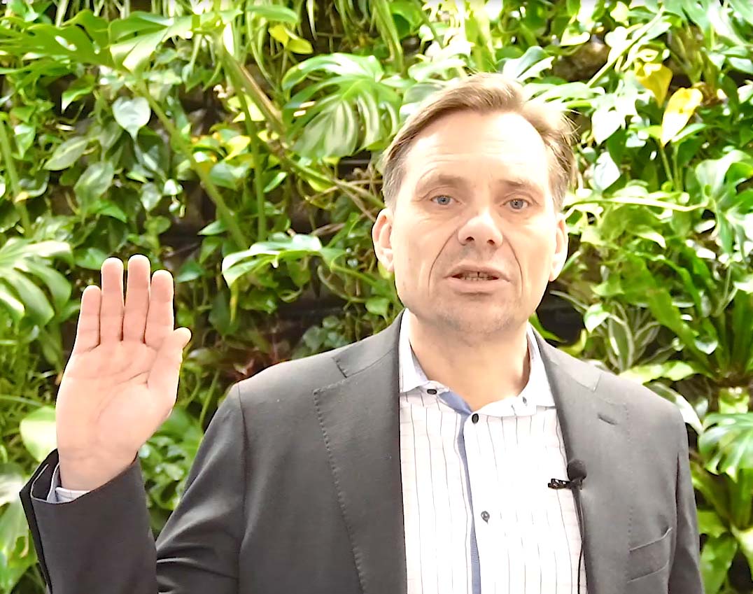 "I´m Mikael Fredstrand. I´m Managing Partner for Mazars Sweden. I choose to Care. That’s why I always pay attention to ensure that women receive the same share of voice as men." #IWD2021 #Ichoosetochallenge
Se mer här:
mazars.com/Home/About-us/…