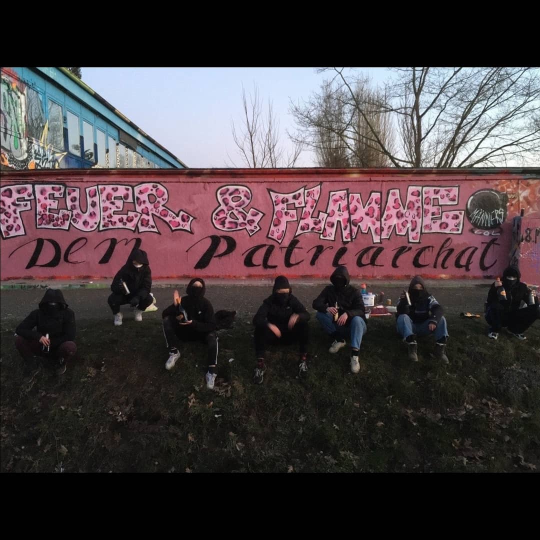agauchehb's tweet photo. Wir wünschen allen FLINTA*s einen 
Schönen
Kraftvollen
Entspannten
Genussvollen
Wütenden
Empowernden
Feministischen Kampftag!

Ob mit oder ohne Lächeln im Gesicht, wir sehen uns,  auf den Straßen oder in den Badewannen! <3

Feuer und Flamme dem Patriachat!

#Patriarchatzerbomben https://t.co/4PMXslSA6Y