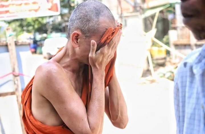 JiYoonMin5's tweet photo. Today at Thamine, Yangon.
The riot police threw tear gas bomb inside the monastery! 
We are not save our daily life. Where's justice and human rights?
STOP SIEGE 

#WhatsHappeningInMyanmar 
#Mar8Coup https://t.co/LoFjNMtOw3