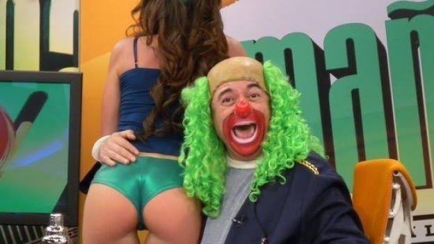 _VicenteSerrano's tweet image. ¿Quieren que les cuente un cuento? Chamacas y chamacos: En el día internacional de la mujer NO hay que olvidar aquellos tiempos en los que se aplaudía a un payaso misógino que hoy “revisa” al poder...