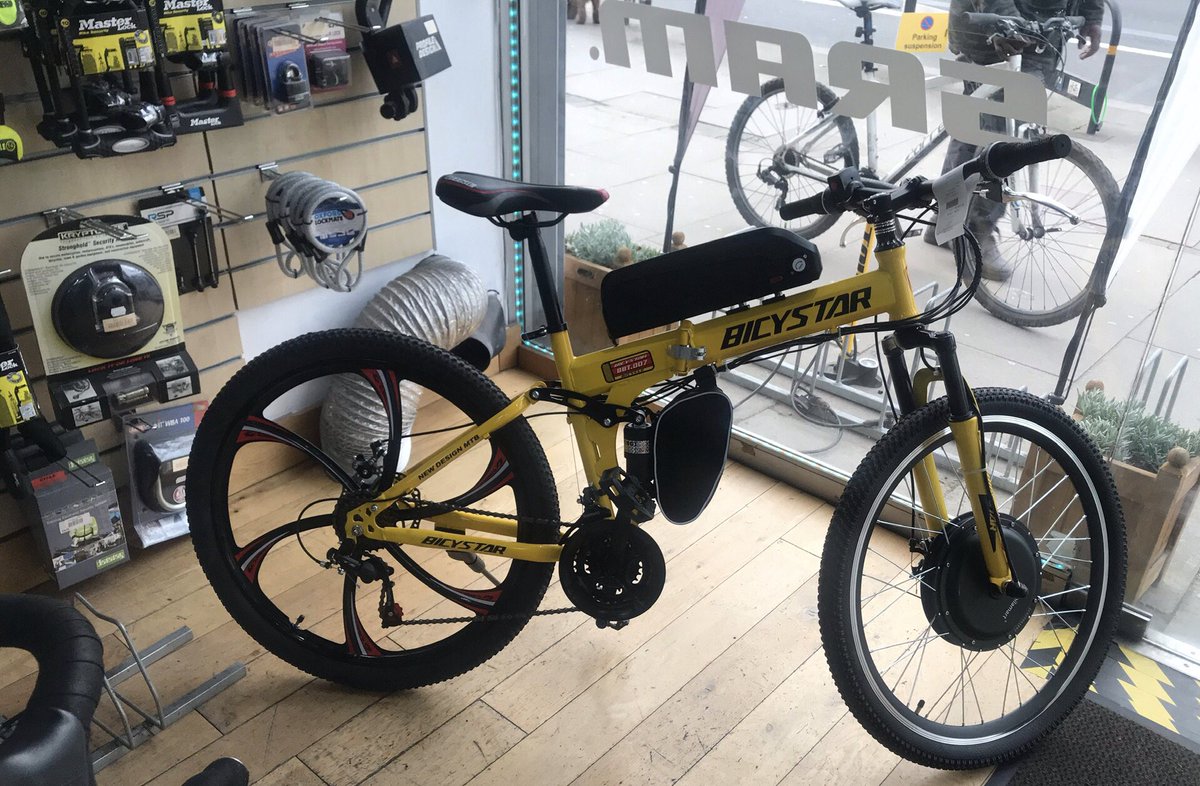 This is a crime. The guy’s trying to earn a living but he’s risking his life on this. I’ve pointed out the shortcomings &amp; advised him to return it; it’s not of merchantable quality! I know budgets are key but this isn’t fair. If you see him, tip him! #dangermoney #balham #tooting