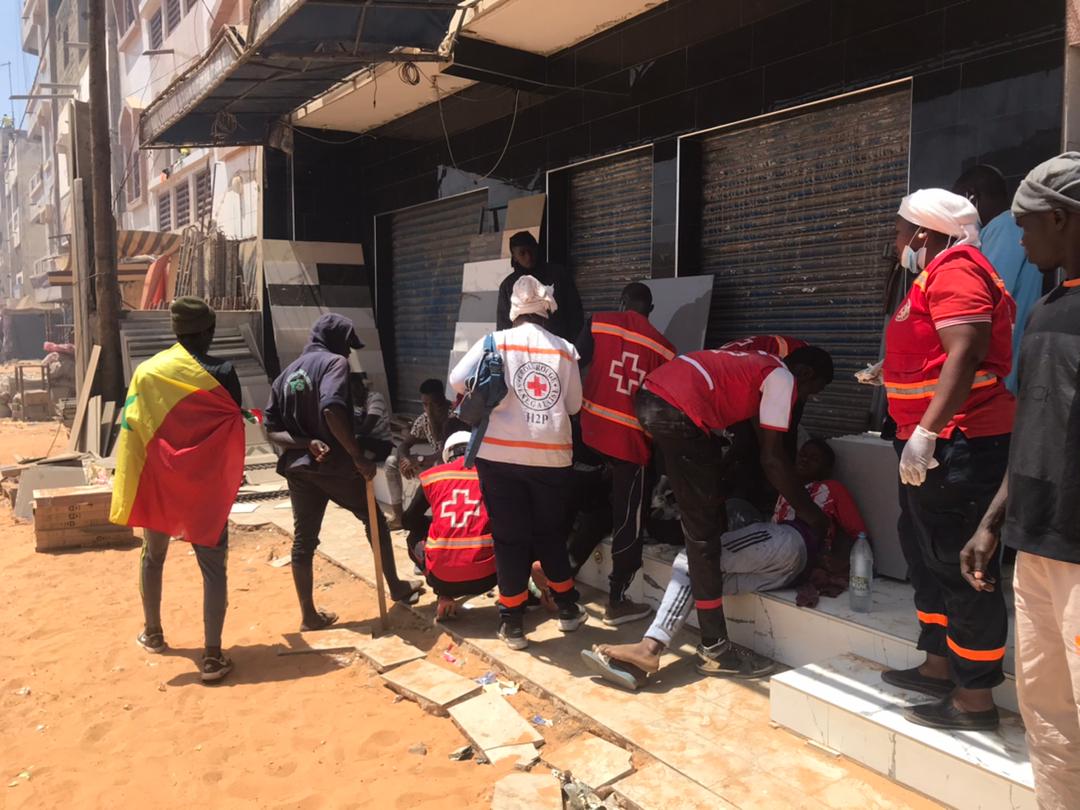 clpapo's tweet photo. Porter assistance à la population.
#kebetu https://t.co/TauuO35jvR