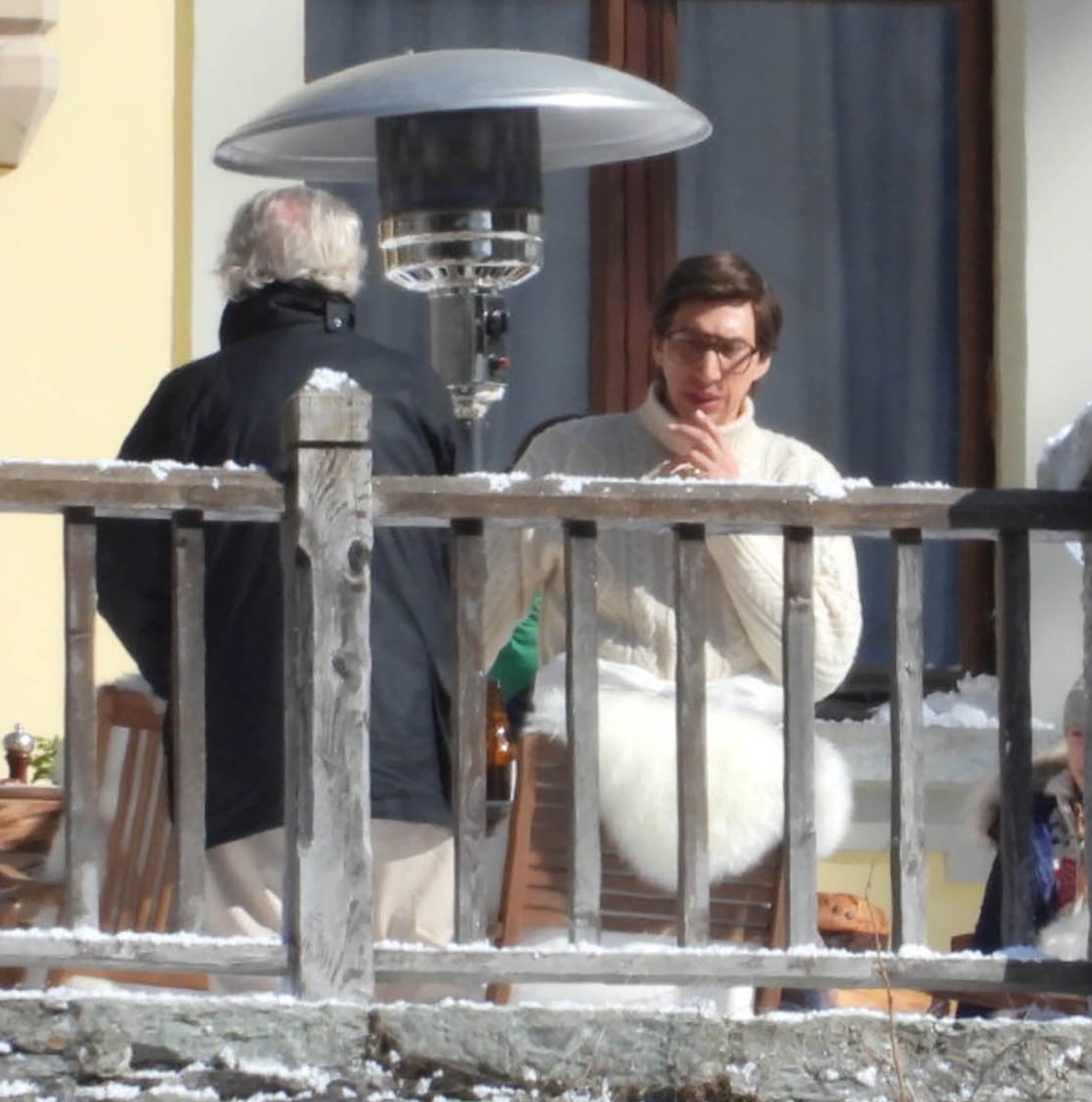 Adam driver дом gucci. дом съемки жен. девушка на съемочной площадке.