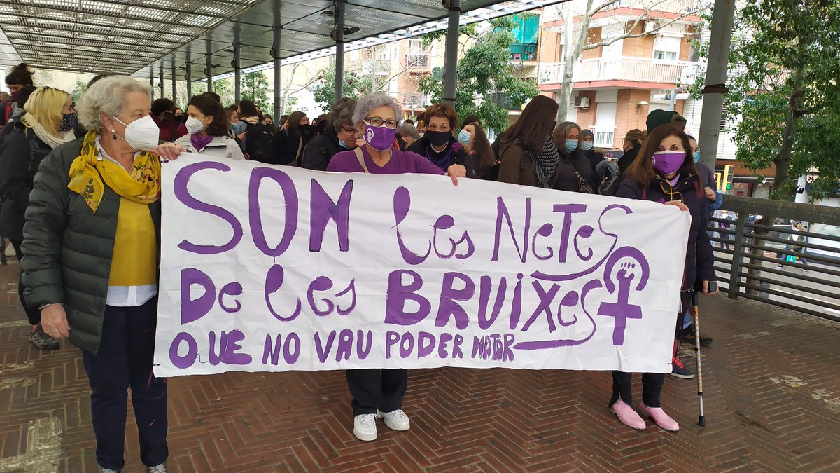 Aquest migdia  hem estat a la lectura del Manifest i a la cercavila feminista! ✊🏽♀️
Aquesta tarda farem un parlament! 🧵💪🏾
#8M2021
#NouBarris