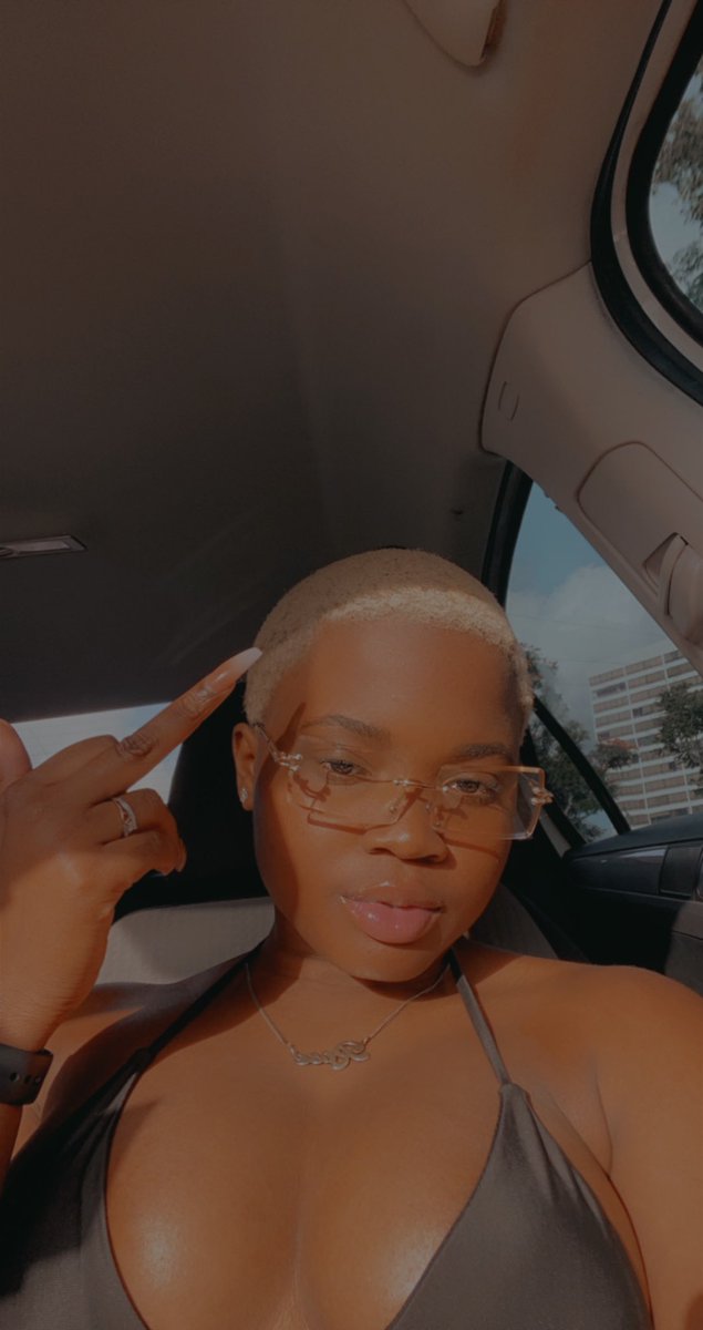 wowrosee's tweet photo. Rose off Antidepressants is a whole Different Rose✨Cheers to 1 month strong🥳 https://t.co/xblcrq2Yb2