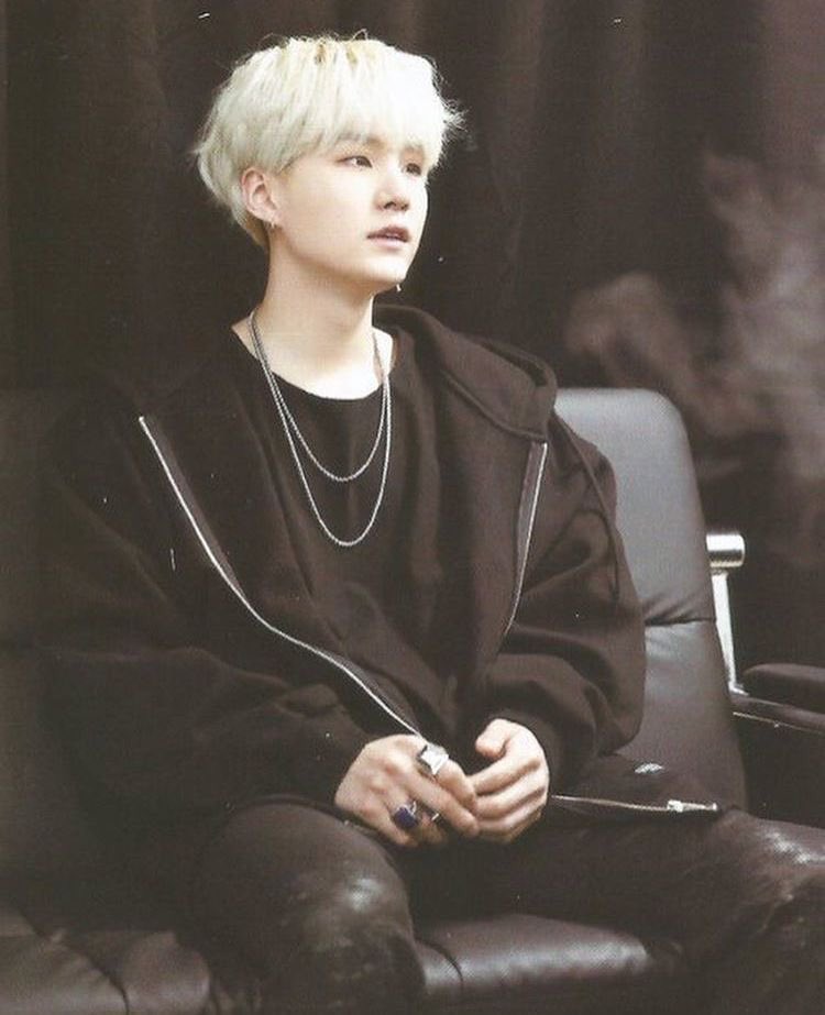 youknowjjk97's tweet photo. 생일 축하 해요 윤기
당신은 나에게 세상에서 가장 중요한 사람입니다. 나는 당신을 너무 사랑합니다. 우리는 항상 당신을 의지하고 있습니다. 건강을 유지. 당신을 사랑합니다.
@BTS_twt 

#happySUGAday #happybirthdaysuga #29yearswithsuga  #MinSugaday #nothingHasChangedBetweenUs https://t.co/ZD2J2EBTFz