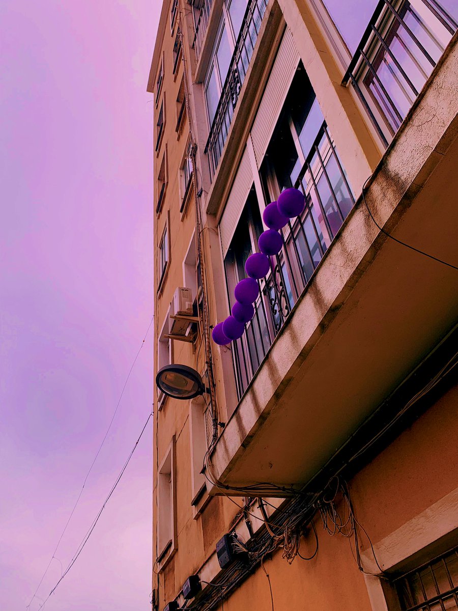 Bonito balcón de quien sea, feliz día 💜