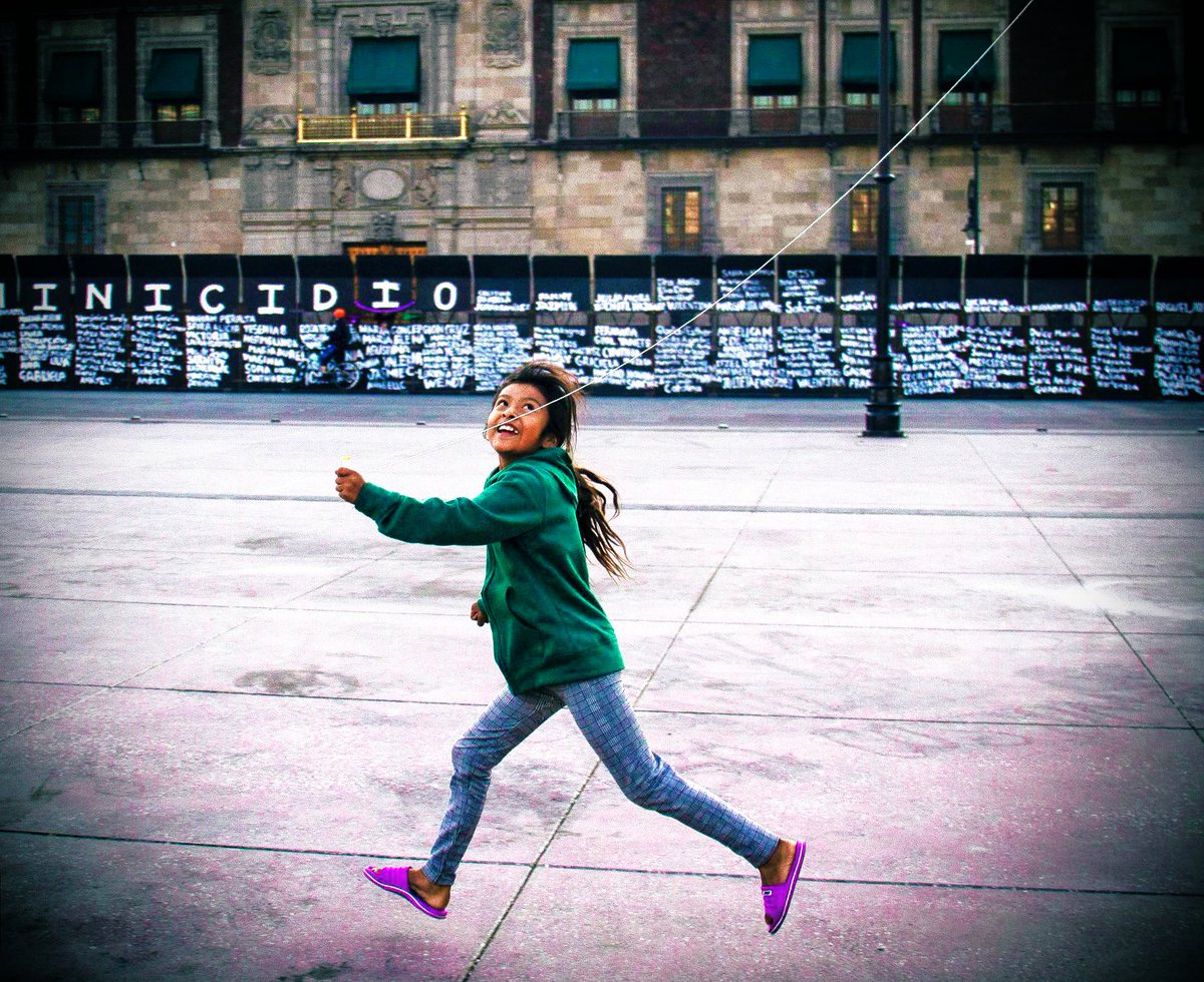 AnaMaGa_Ga's tweet image. “Y tus templos, palacios y torres se derrumben con hórrido estruendo, y sus ruinas existan diciendo:
de mil héroes la patria aquí fue”.

La vida y dignidad de una mujer vale más que un ladrillo, que una valla y que un pinche presidente...

#Marcha8M
#8MLutoNacional
#LoVamosATirar